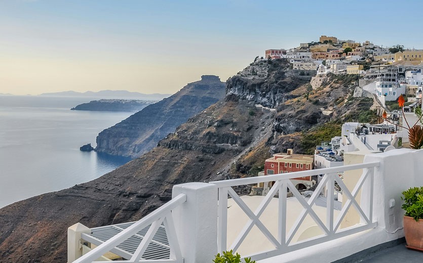 SMALL-GROUP SIGHTSEEING TOUR